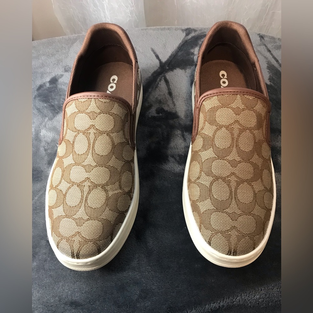 Coach slip-on shoes TAN Size 8.5 Like New